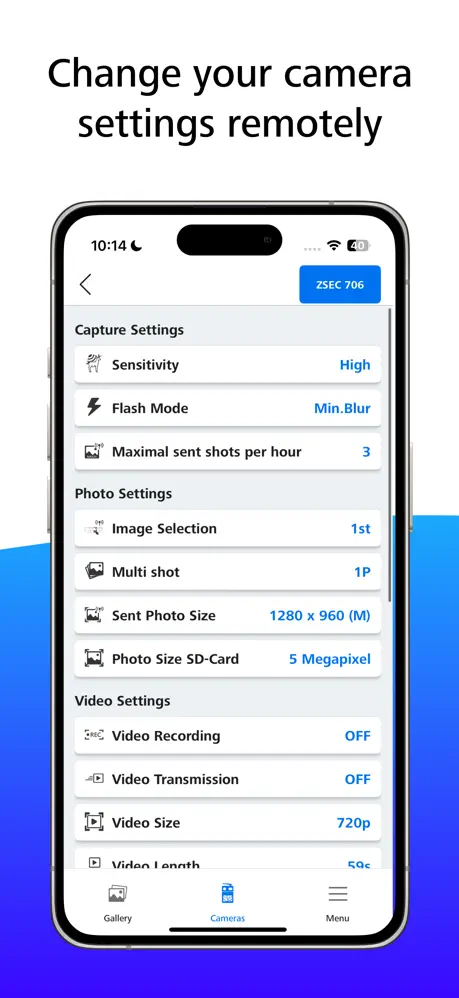 App Store screenshot: remote camera settings for sensitivity, flash mode, photo size and video recording. Headline on the image (English): “Change your camera settings remotely”.